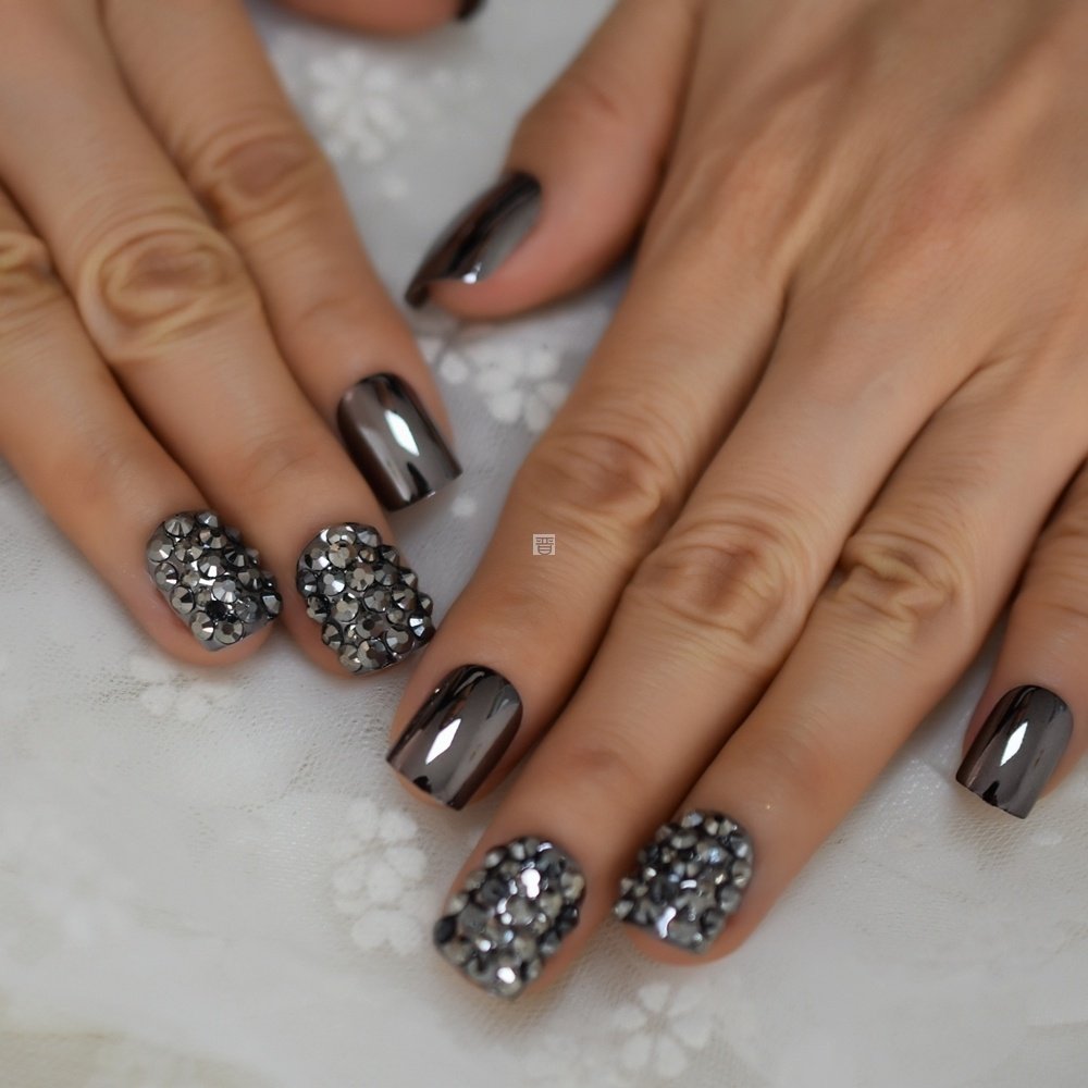 Ongles artificiels métallisés – style chic et moderne / Metal false nails for women – Image 10